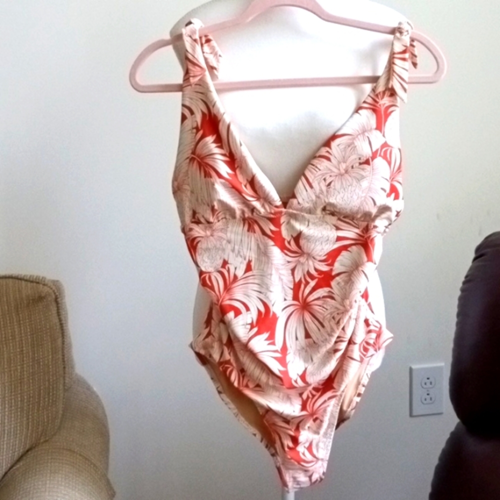 Old Navy Medium adjustable strapped one piece, shirring on both sides, NWT